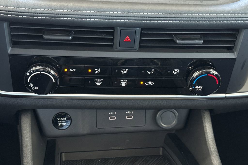 Used 2025 Nissan Rogue S AWD/4WD image 29
