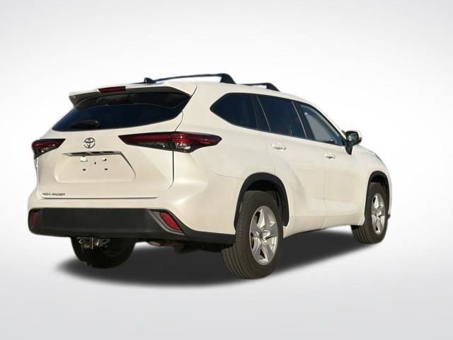Used 2023 Toyota Highlander L image 11