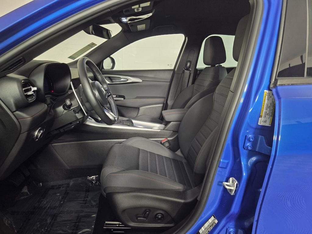 Certified 2025 Dodge Hornet R/T w/ Tech Pack image 12