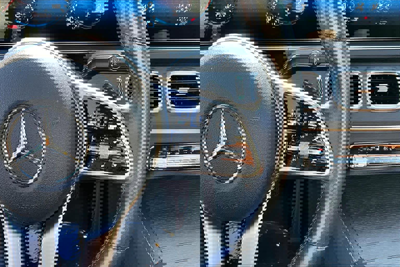 Used 2021 Mercedes-Benz GLE 350 4MATIC w/ Premium Package image 25