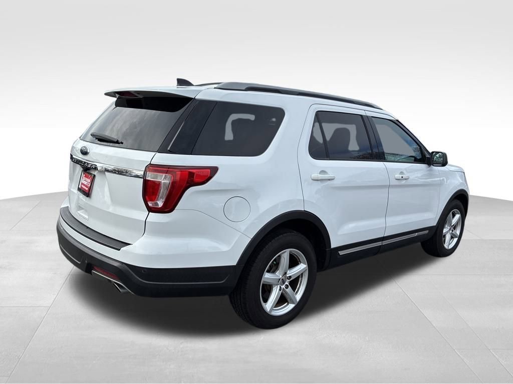 Used 2018 Ford Explorer XLT image 5