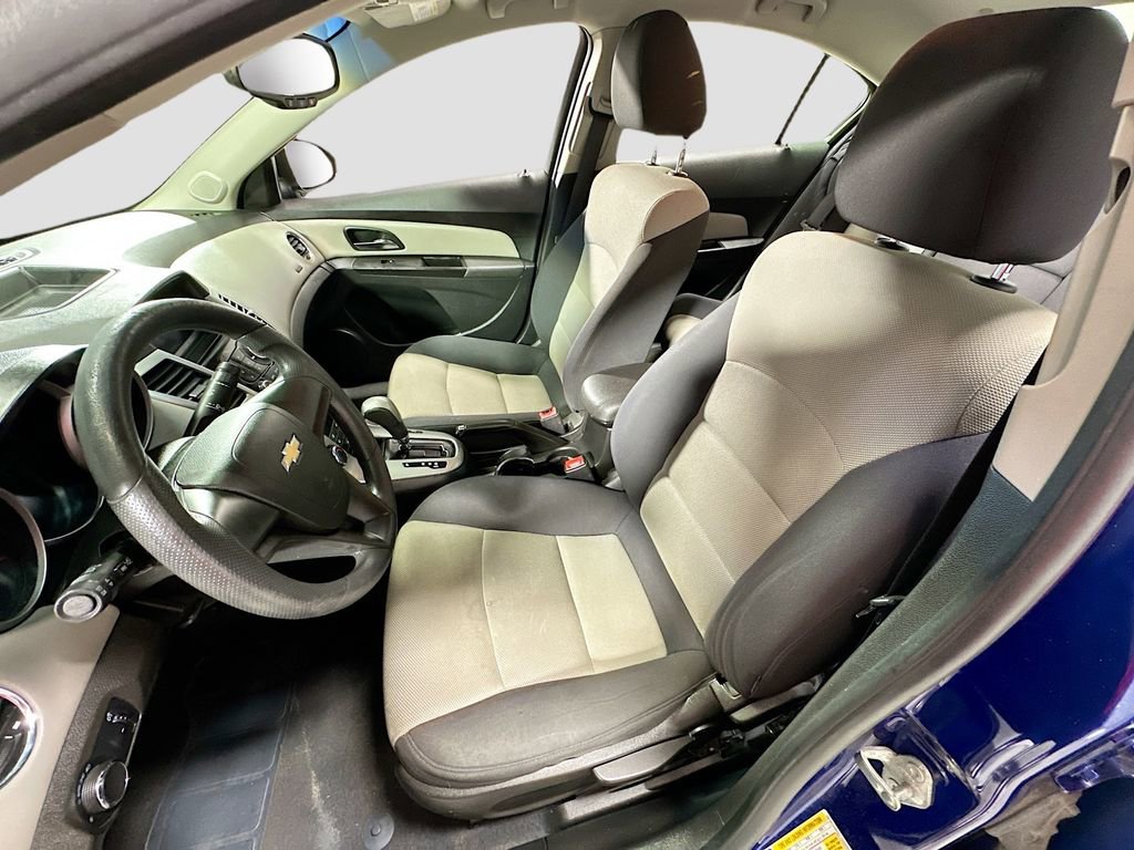Used 2012 Chevrolet Cruze LS image 12