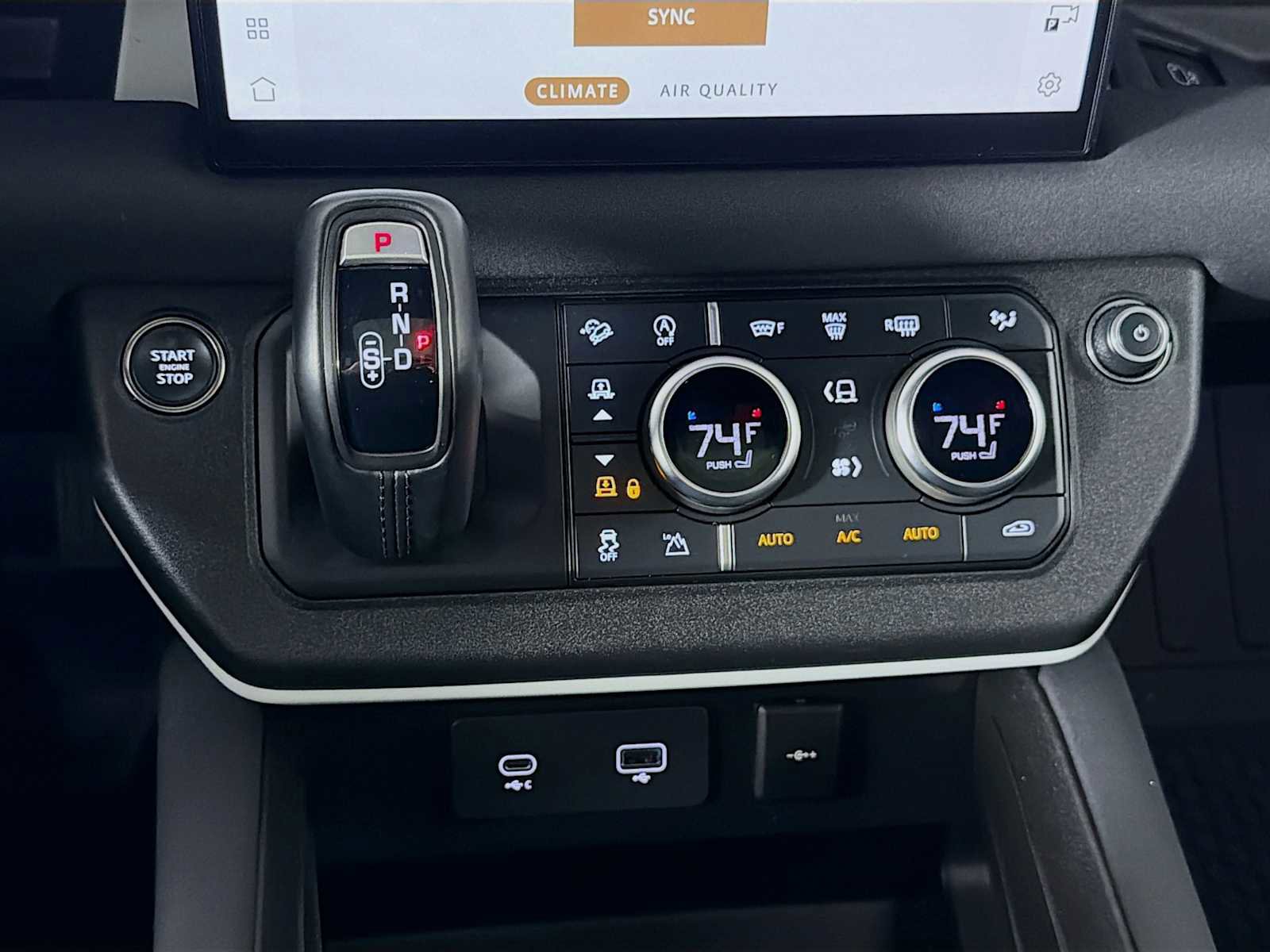 Used 2023 Land Rover Defender 130 SE image 18