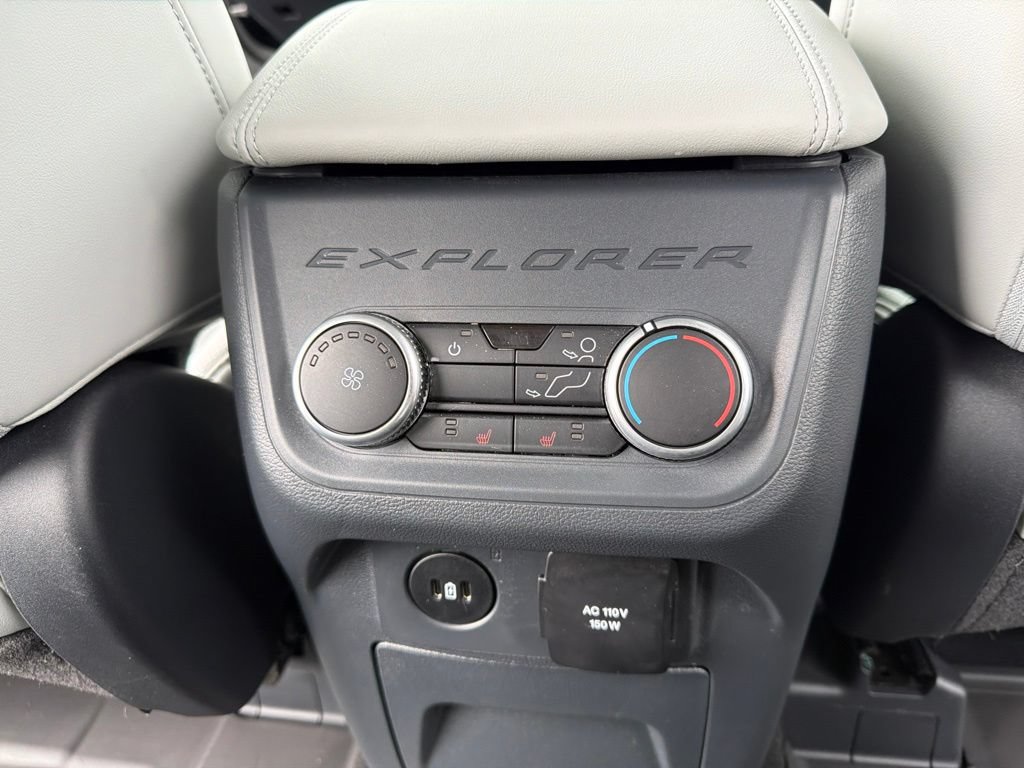 Certified 2025 Ford Explorer Platinum w/ Ultimate Package AWD/4WD image 23