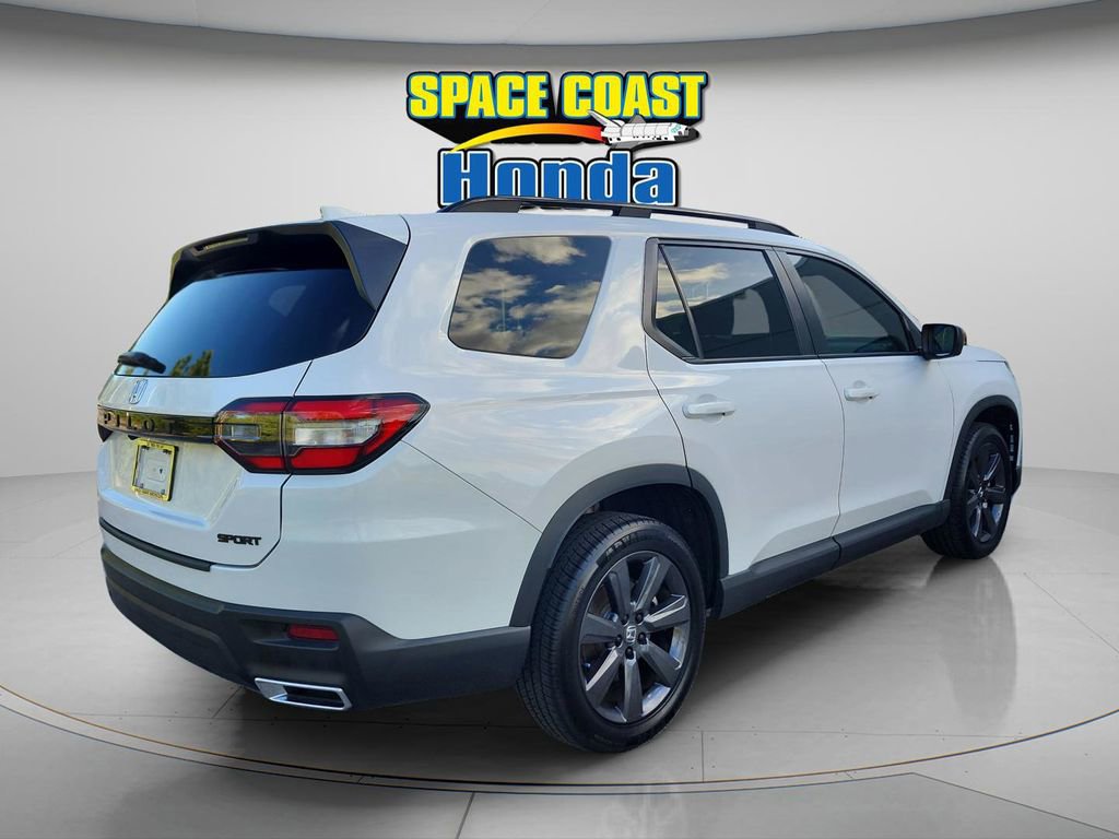 Used 2025 Honda Pilot Sport image 4