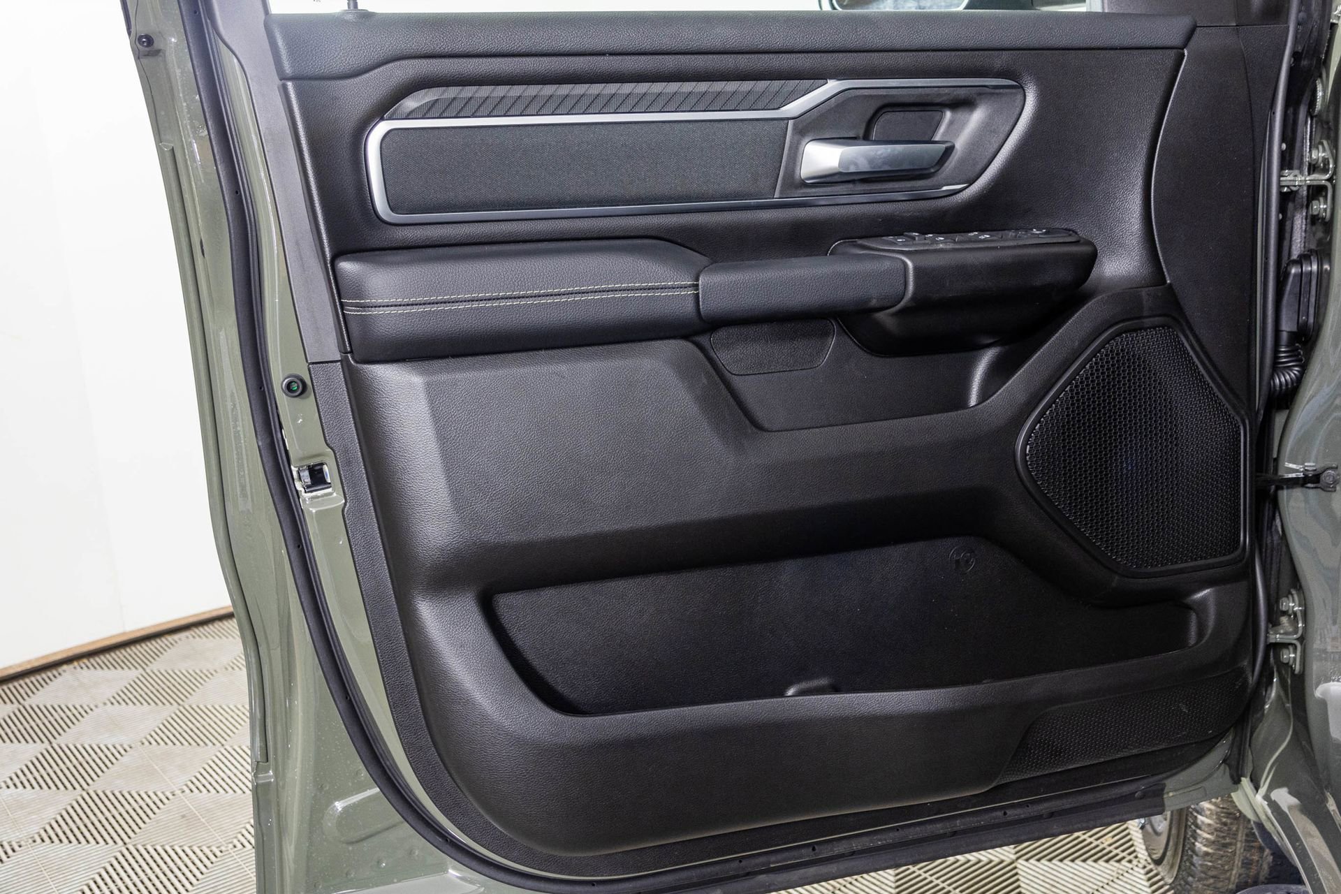 New 2026 RAM 1500 4x4 Crew Cab image 34