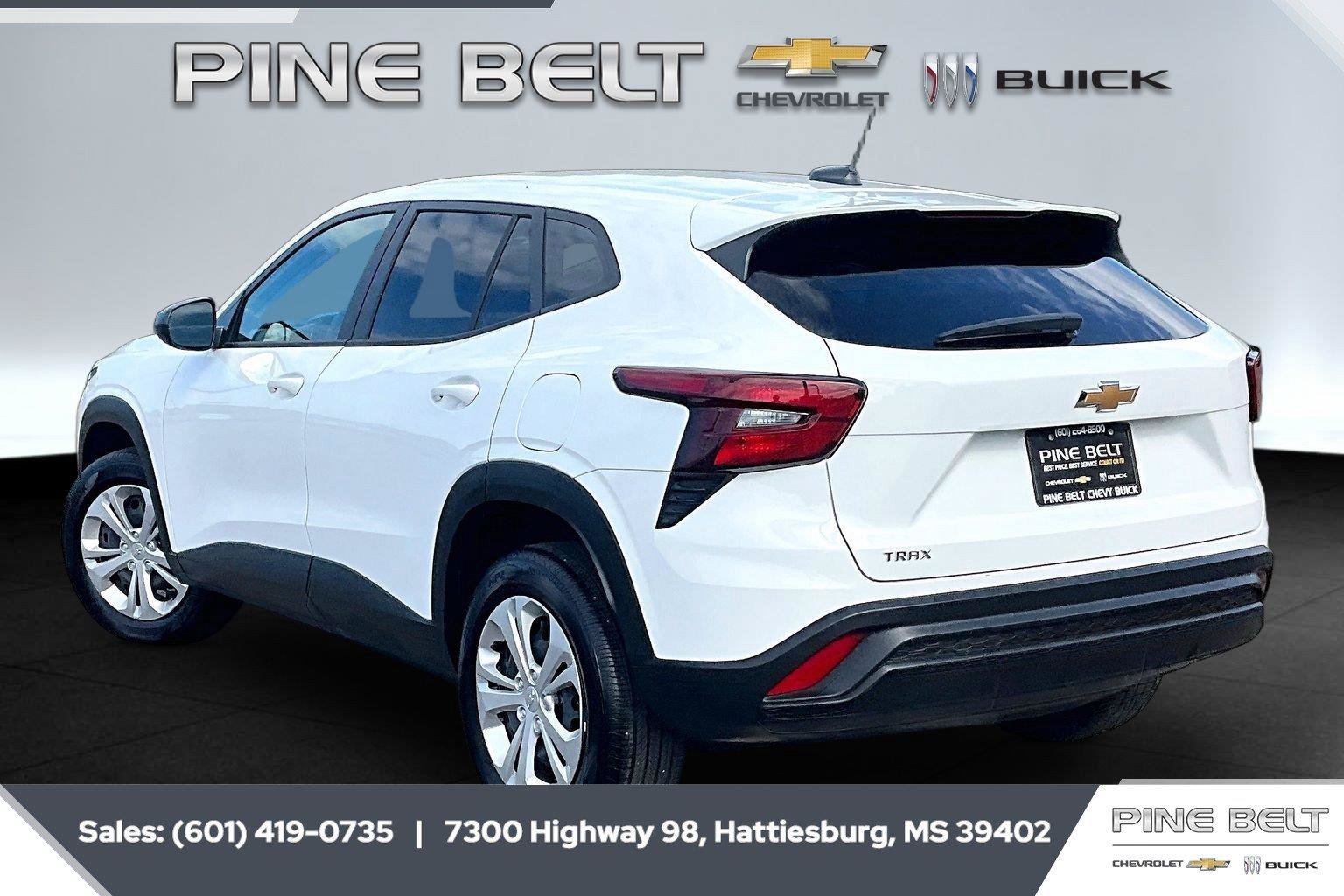 Used 2026 Chevrolet Trax LS FWD image 2