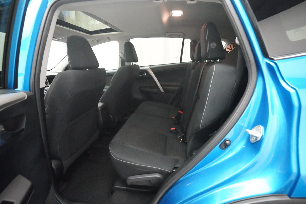 Used 2018 Toyota RAV4 XLE w/ Plus Extra Value Package AWD/4WD image 15