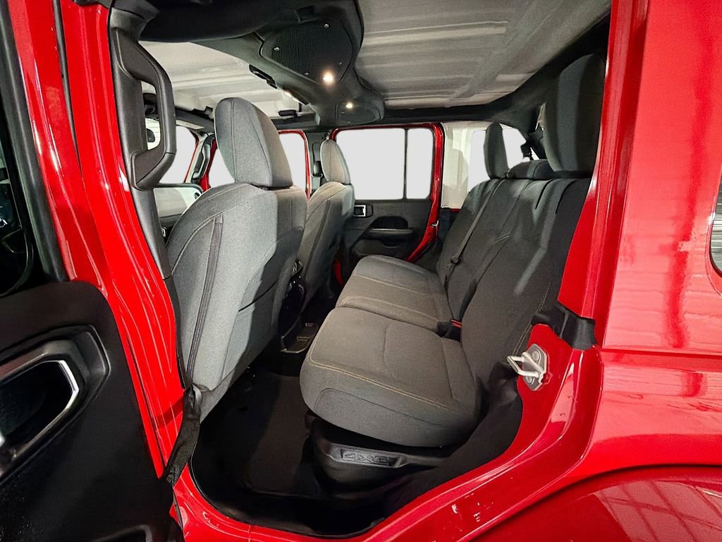 Used 2025 Jeep Wrangler Unlimited Sahara image 27