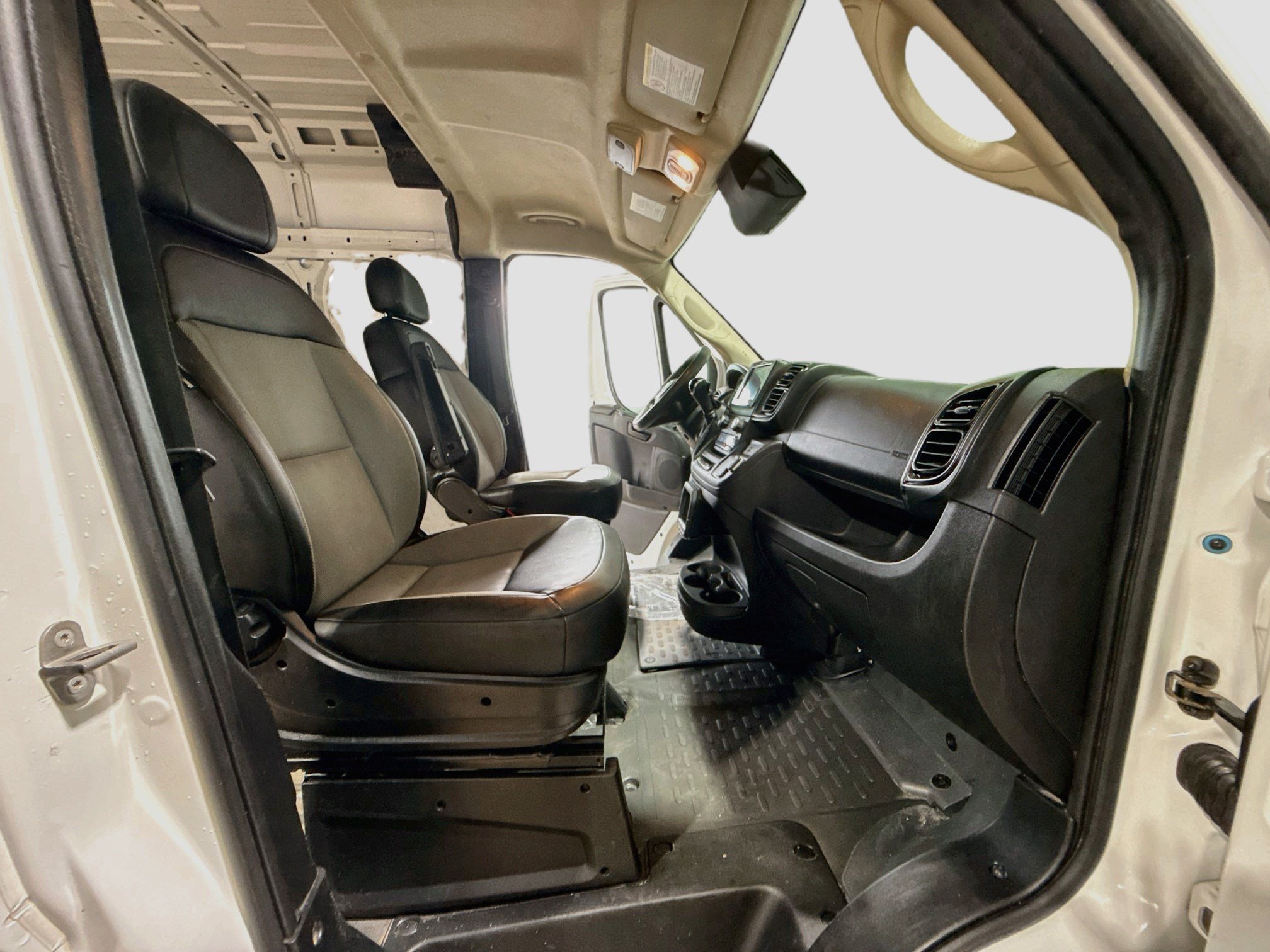 Used 2025 RAM ProMaster 2500 w/ Convenience Group FWD image 27