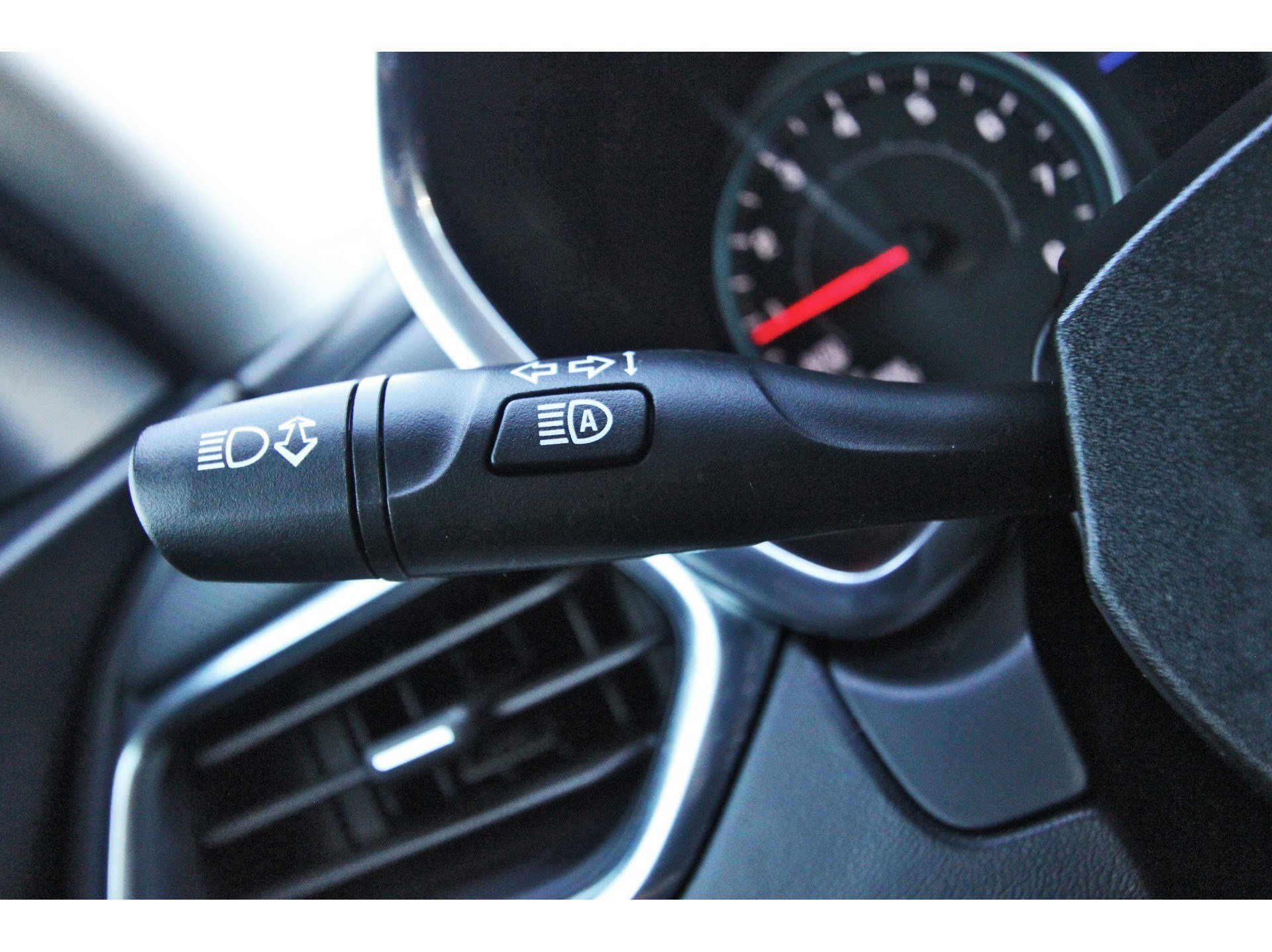 Used 2021 Chevrolet Equinox Premier FWD image 19