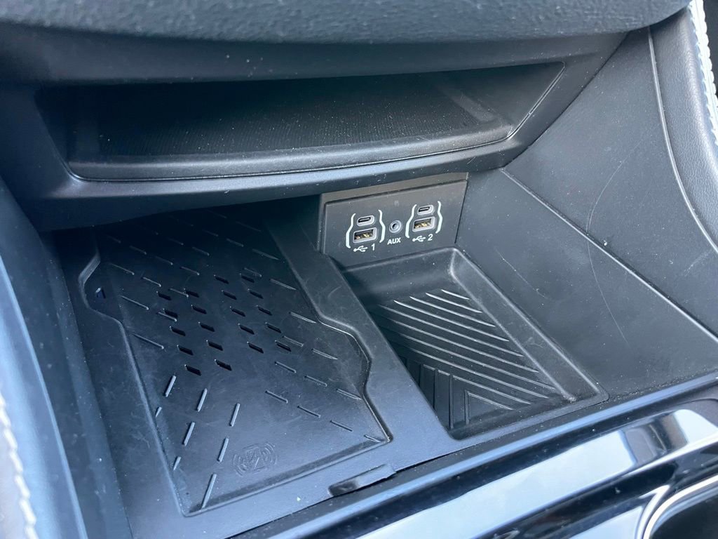 Used 2025 Chrysler Pacifica Limited image 13