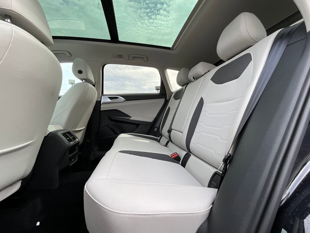 New 2025 Volkswagen Taos SE image 12