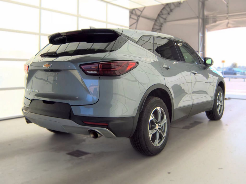Used 2025 Chevrolet Blazer LT AWD/4WD image 4