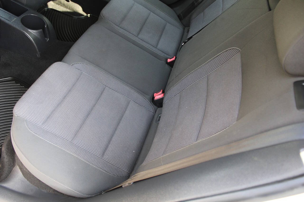 Used 2011 Volkswagen Golf 4-Door FWD image 28