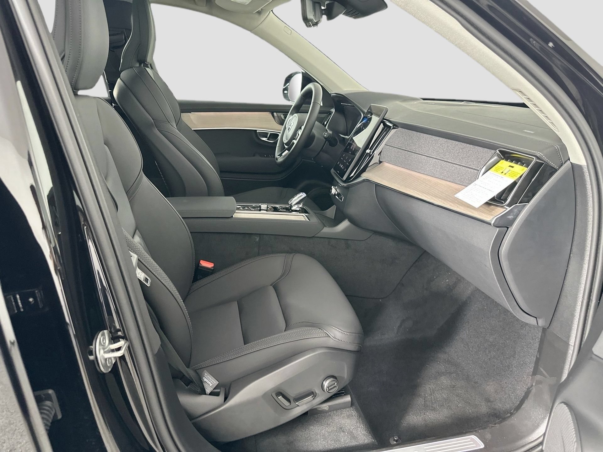 New 2026 Volvo XC90 B5 Plus w/ Protection Package Premier AWD/4WD image 26