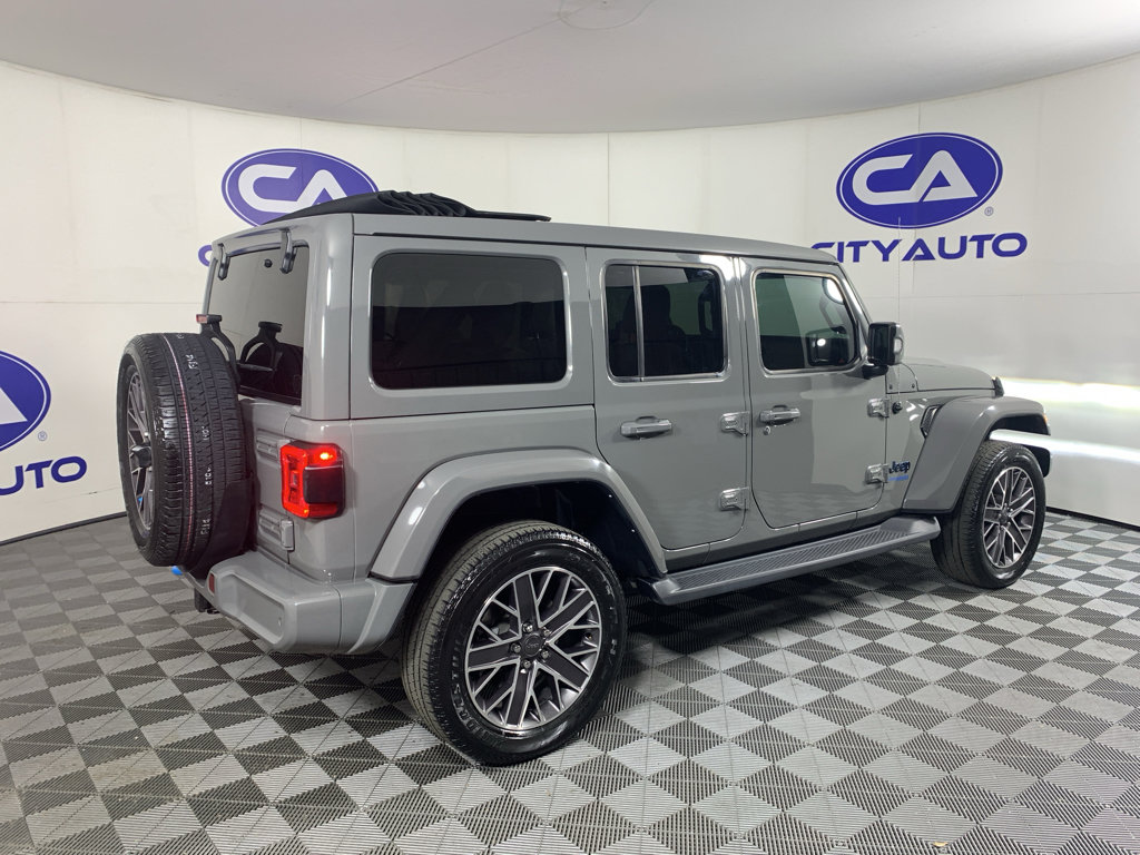 Used 2022 Jeep Wrangler Unlimited Sahara image 3