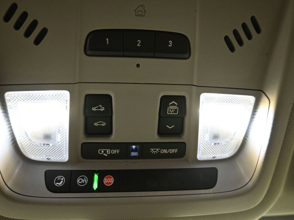 Used 2022 Chevrolet Equinox Premier AWD/4WD image 18