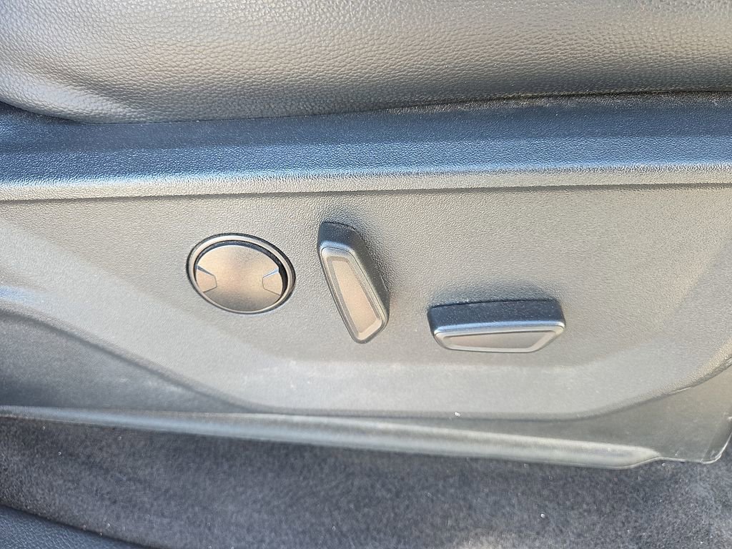 Used 2025 Ford F150 Lariat w/ Equipment Group 501A Mid image 15