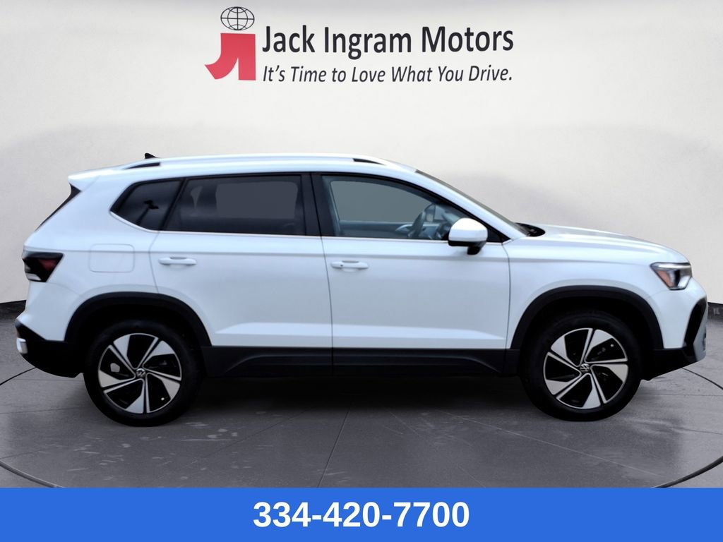 New 2025 Volkswagen Taos SE image 6