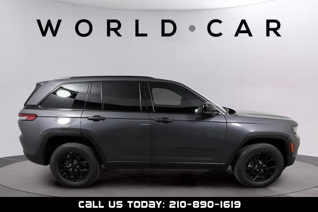 Used 2024 Jeep Grand Cherokee Altitude image 8