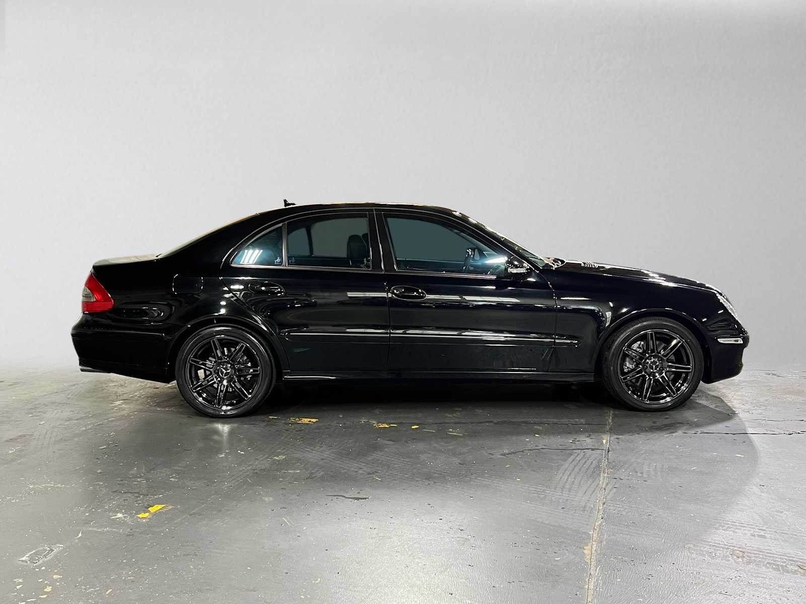 Used 2008 Mercedes-Benz E 350 4MATIC Sedan image 2