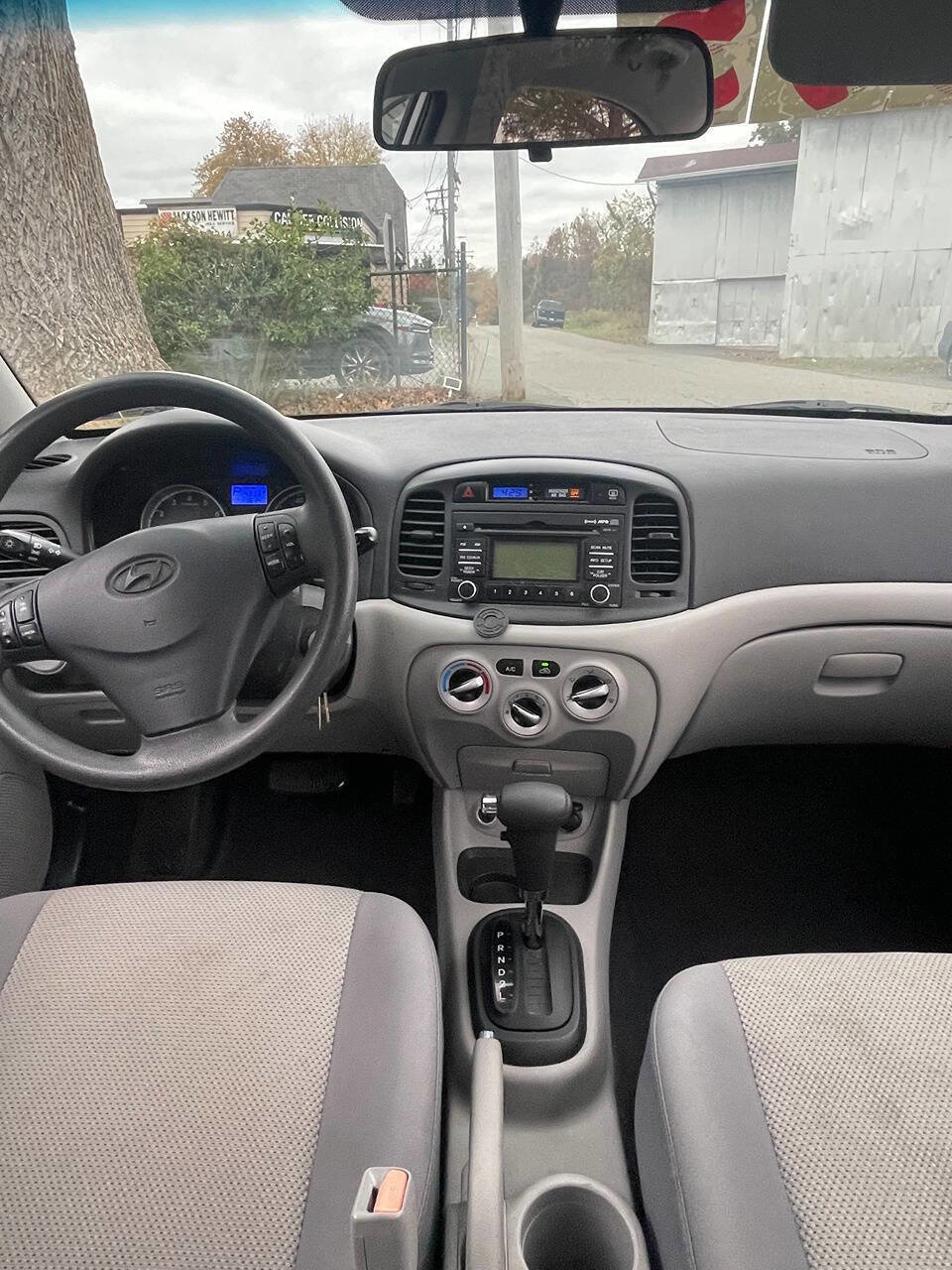 Used 2010 Hyundai Accent GLS w/ Premium Pkg 4 image 3