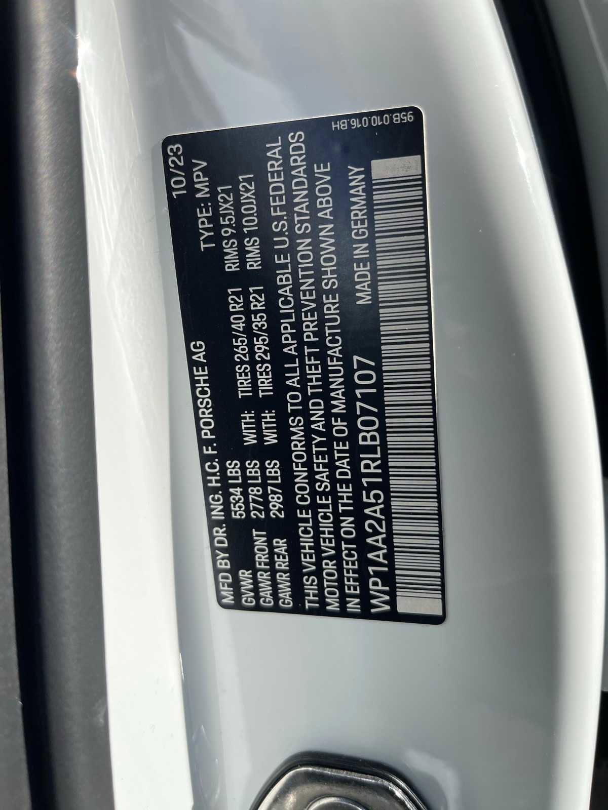 Used 2024 Porsche Macan image 36