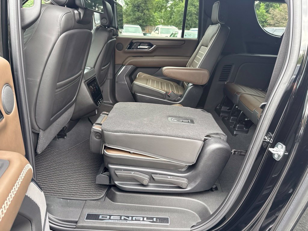 Used 2025 GMC Yukon XL Denali Ultimate AWD/4WD image 54