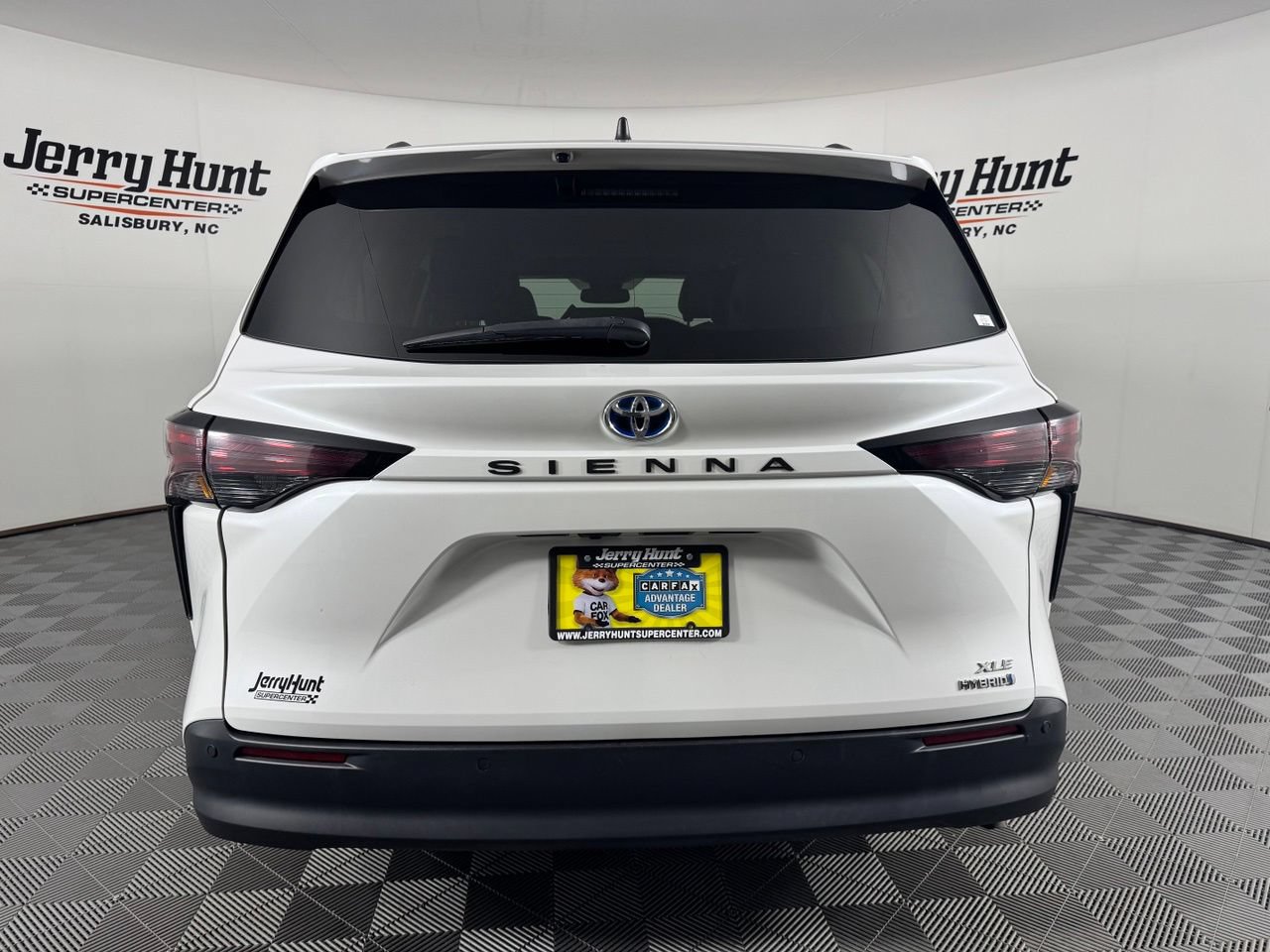 Used 2023 Toyota Sienna XLE FWD image 7