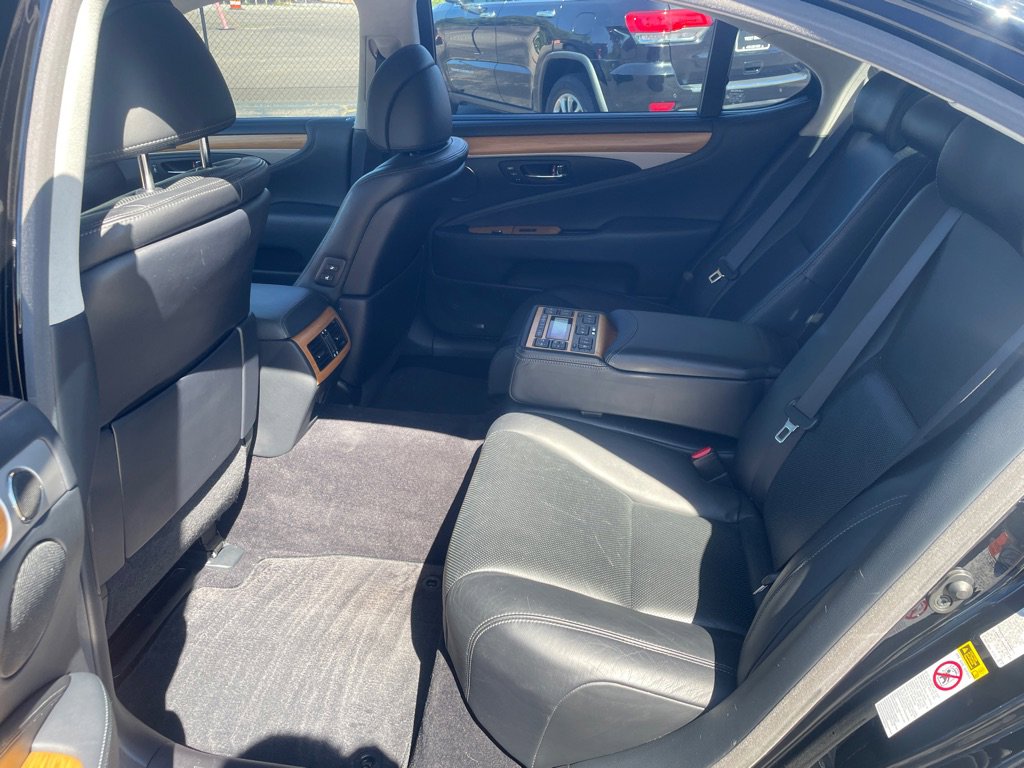 Used 2015 Lexus LS 460 L w/ Ultra Luxury Package RWD image 19