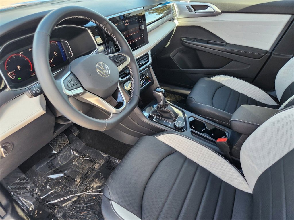 New 2025 Volkswagen Taos SEL image 7