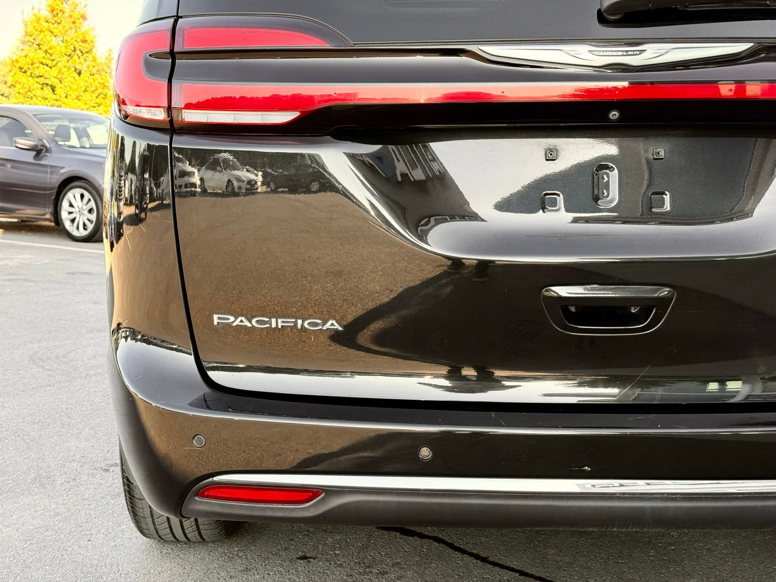 Used 2022 Chrysler Pacifica Limited FWD image 11
