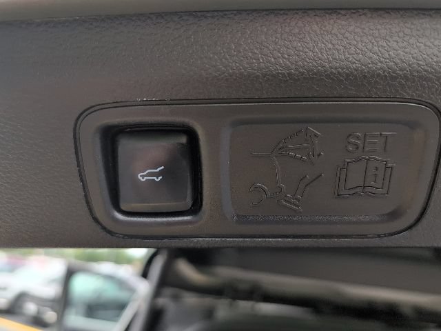 Used 2019 Ford Expedition XLT w/ Equipment Group 202A AWD/4WD image 32