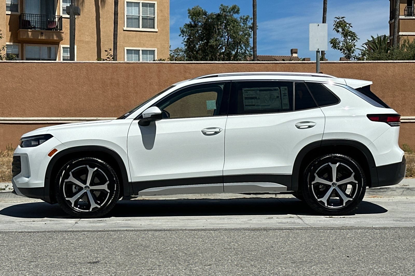 New 2026 Volkswagen Tiguan SE FWD image 7