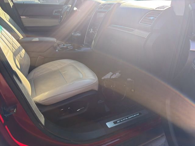 Used 2016 Ford Explorer Platinum image 32