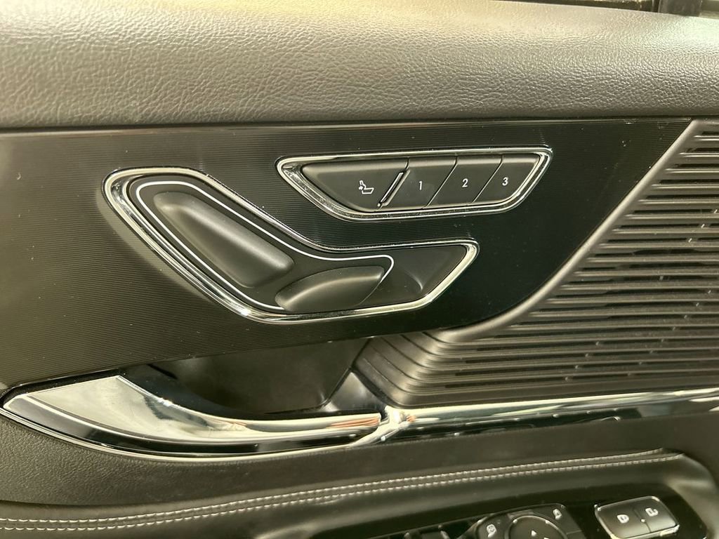 Used 2022 Lincoln Corsair AWD w/ Equipment Group 101A image 10