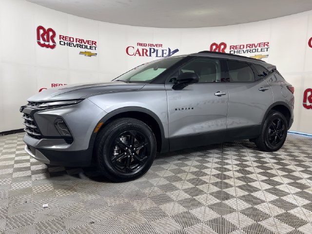 Used 2024 Chevrolet Blazer LT w/ Convenience Package FWD image 3