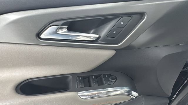 Used 2025 Chevrolet Traverse LT image 21