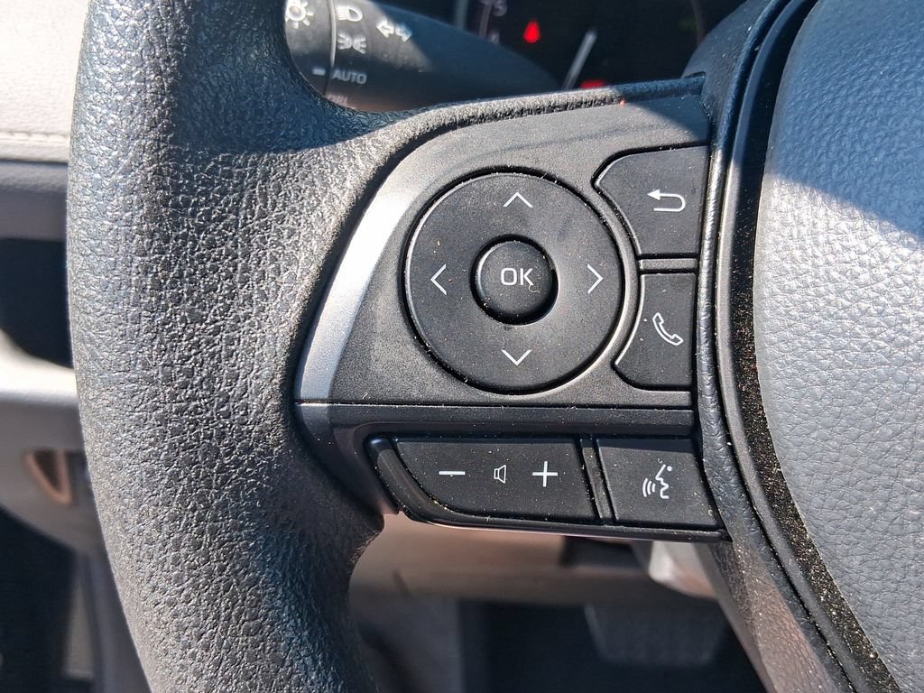 Used 2025 Toyota RAV4 XLE AWD/4WD image 25
