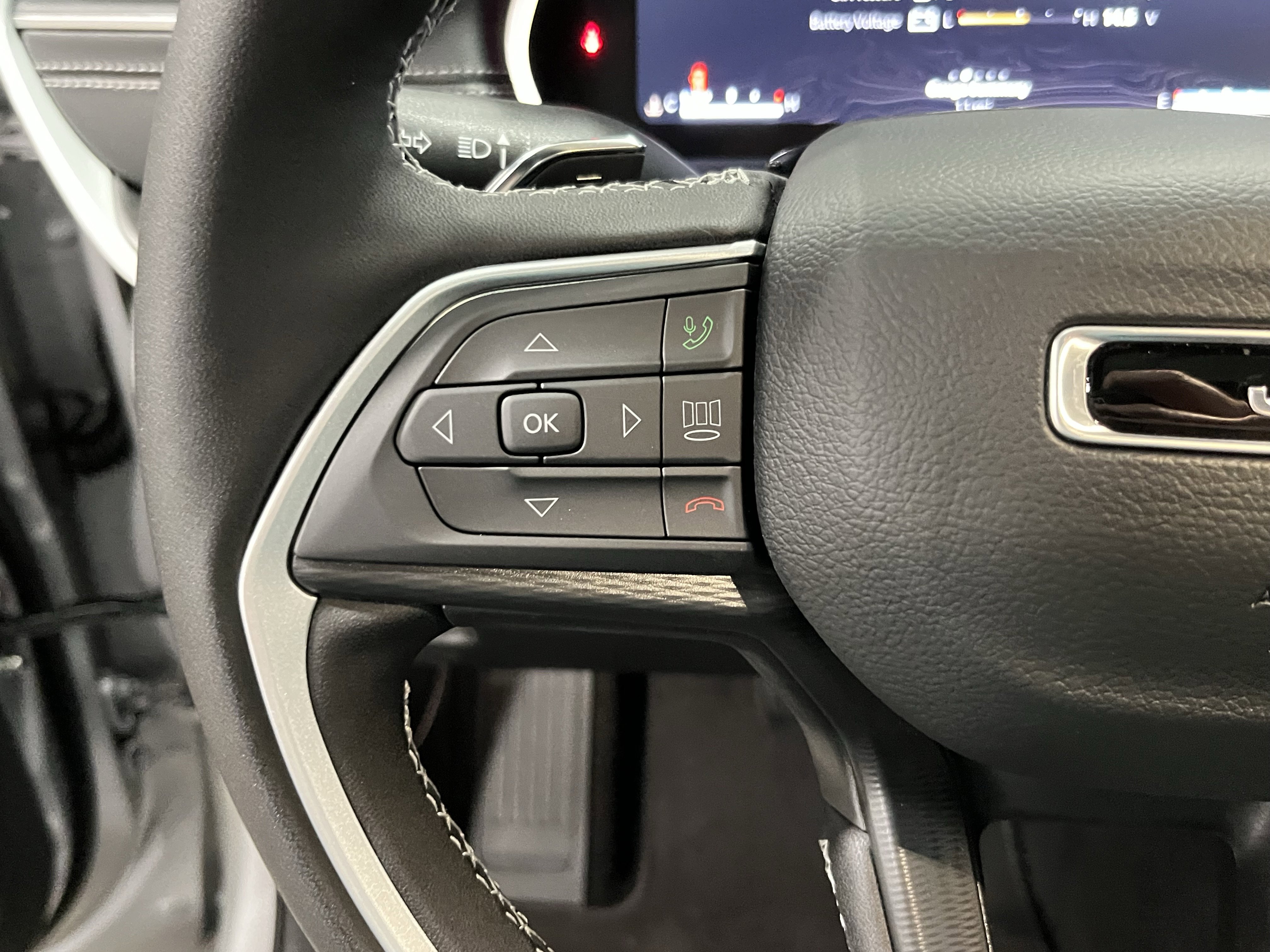 Certified 2025 Jeep Grand Cherokee Laredo X w/ Luxury Tech Group I image 21