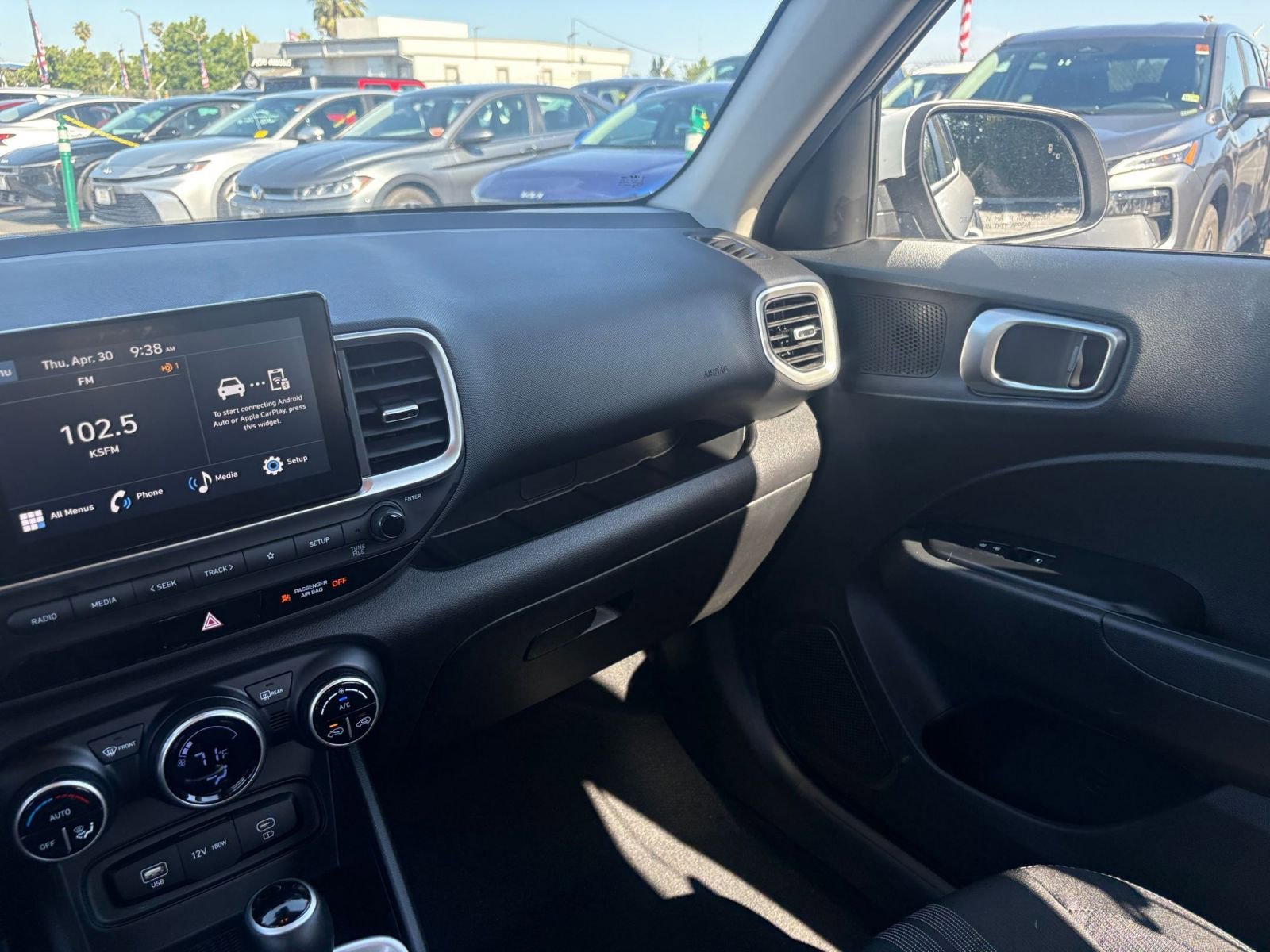 Used 2025 Hyundai Venue SEL FWD image 35