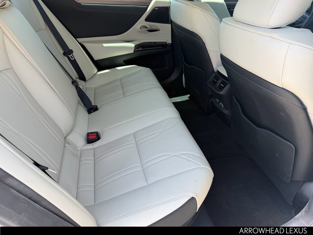 Used 2024 Lexus ES 300h Ultra Luxury w/ Accessory Package (Z1) FWD image 17