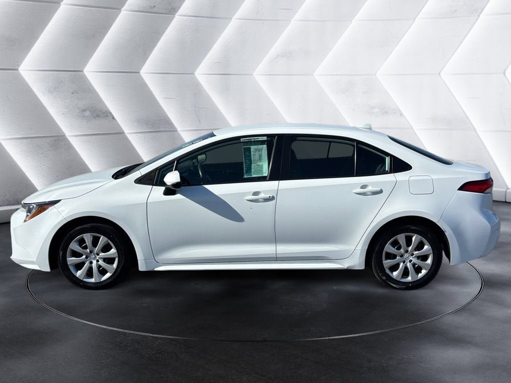 Used 2024 Toyota Corolla LE FWD image 2