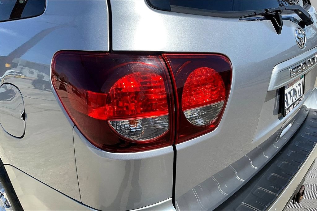 Used 2018 Toyota Sequoia SR5 RWD image 22