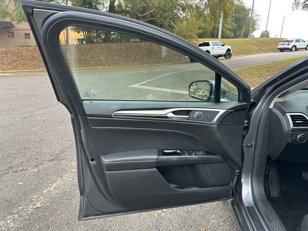 Used 2014 Ford Fusion SE w/ Equipment Group 202A image 24