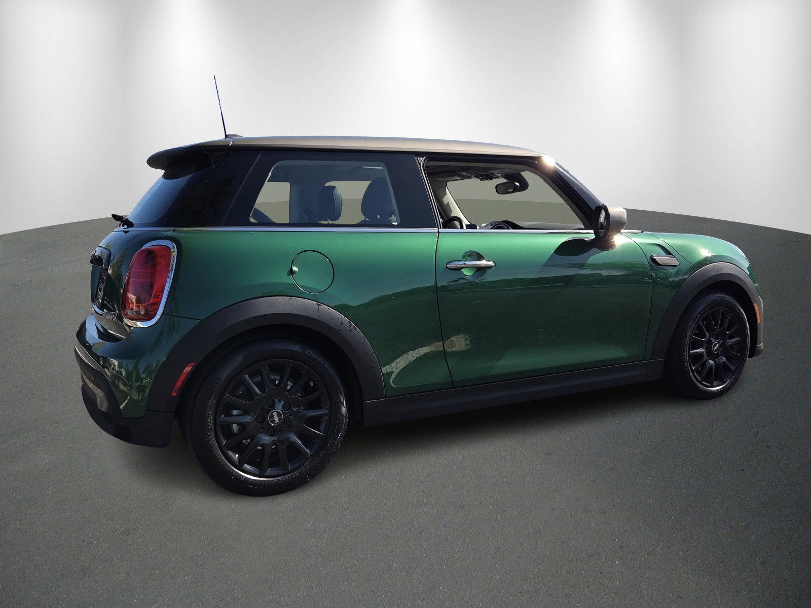 Used 2023 MINI Cooper 2-Door Hardtop image 7