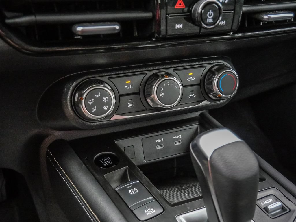 Used 2025 Nissan Kicks SV AWD/4WD image 43
