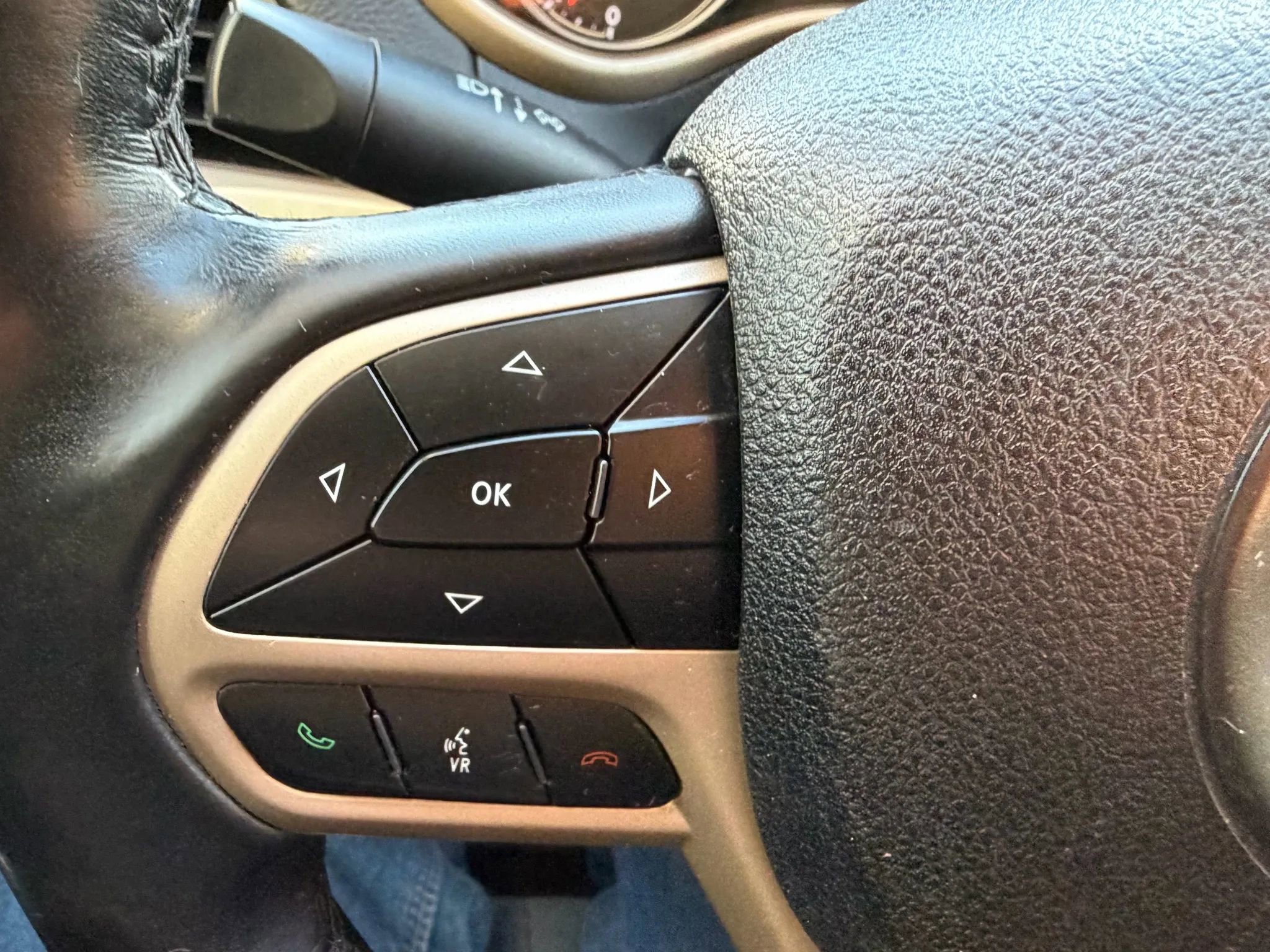 Used 2017 Jeep Cherokee Latitude FWD image 13