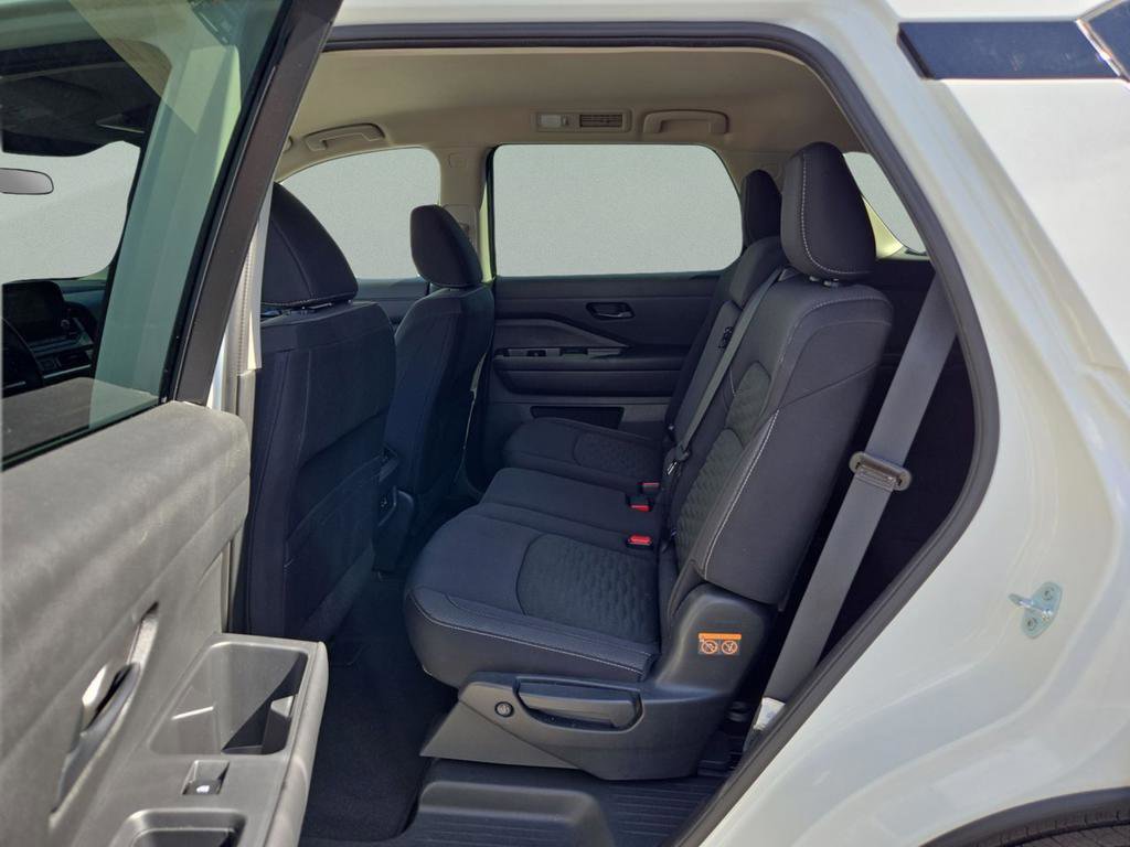 Used 2024 Nissan Pathfinder SV FWD image 30